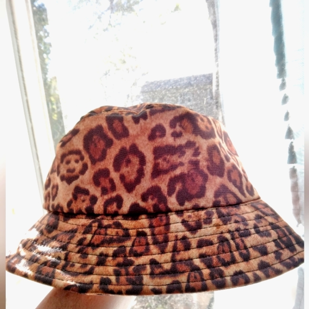 Bucket hat